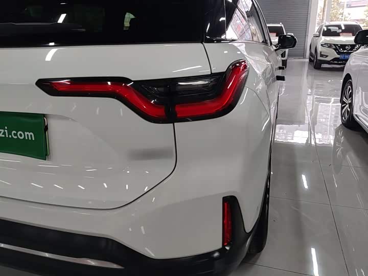 Фото 8 - Nio ES6