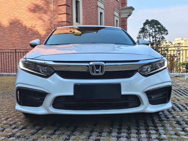 Фото 1 - Honda Inspire