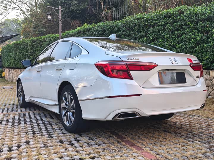 Фото 3 - Honda Inspire