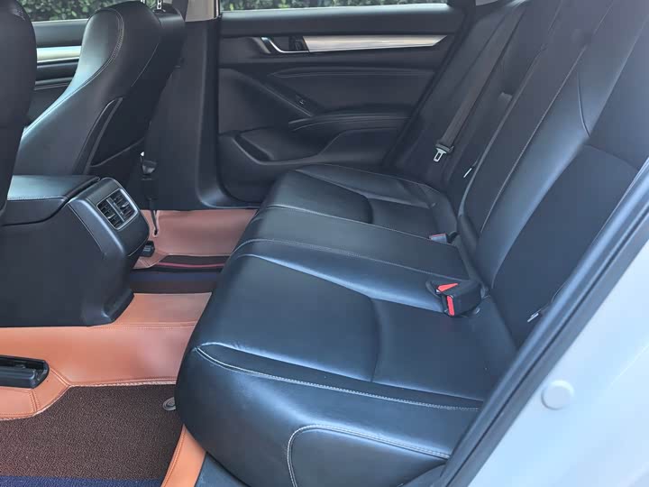 Фото 7 - Honda Inspire