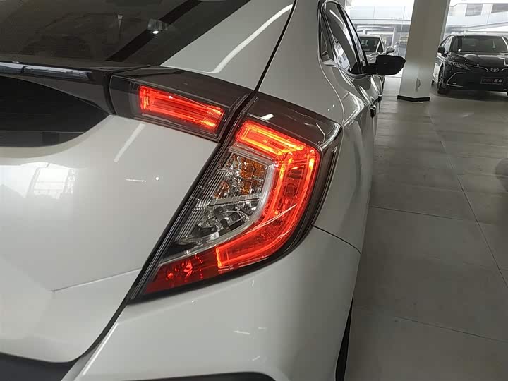 Фото 8 - Honda Civic