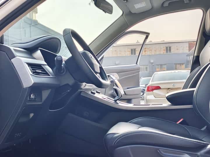 Фото 9 - Geely Atlas