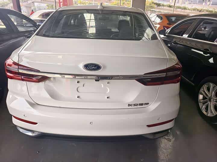 Фото 6 - Ford Escort