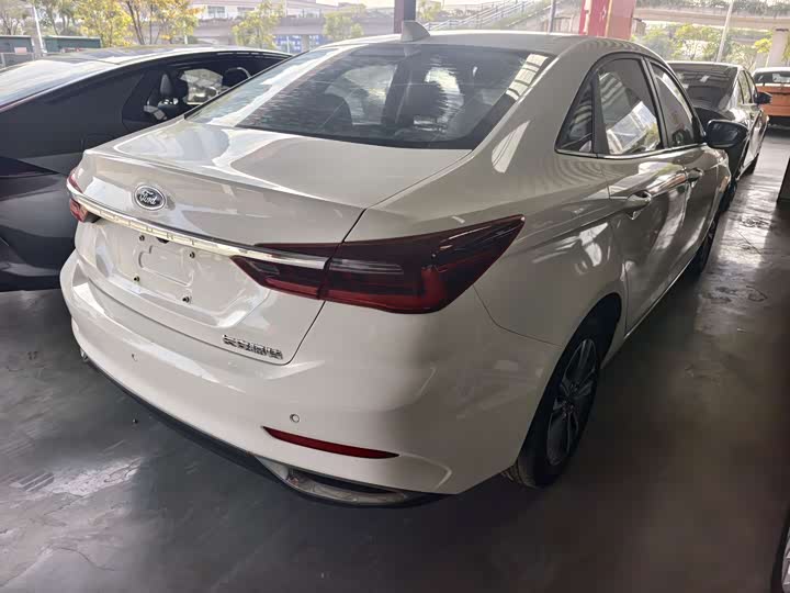 Фото 7 - Ford Escort