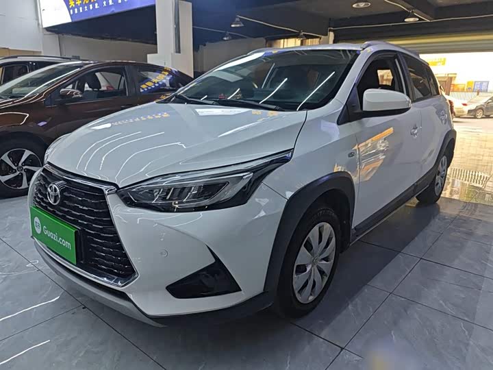 Фото 2 - Toyota Yaris L Hatchback