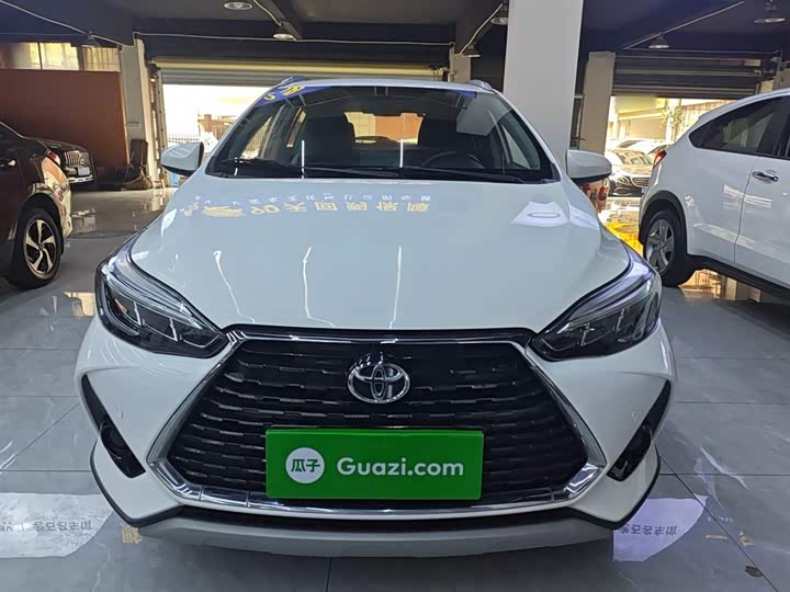 Фото 3 - Toyota Yaris L Hatchback