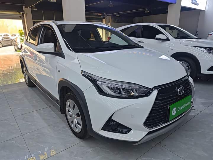 Фото 4 - Toyota Yaris L Hatchback