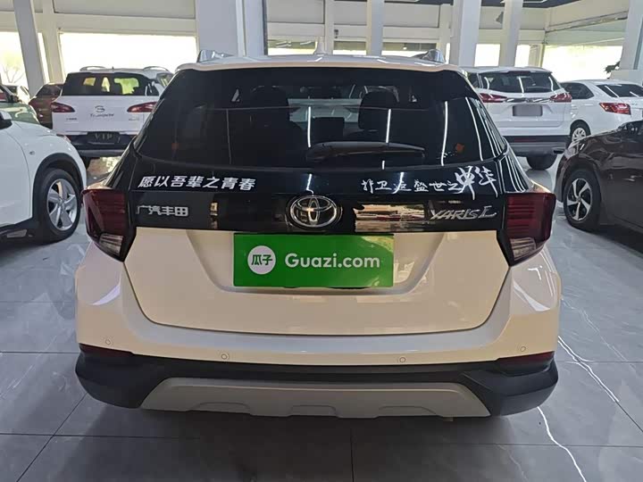 Фото 6 - Toyota Yaris L Hatchback