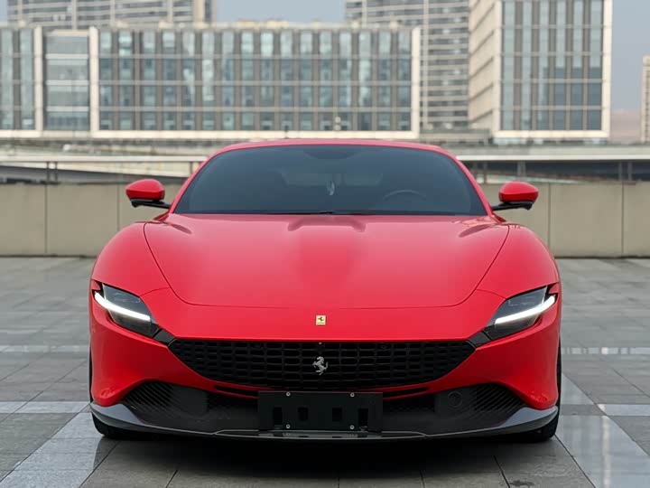 Фото 2 - Ferrari Roma