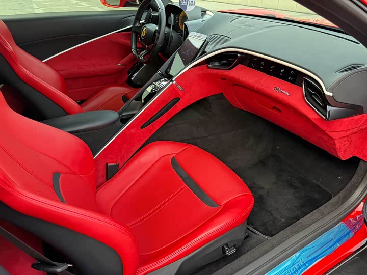 Фото 6 - Ferrari Roma