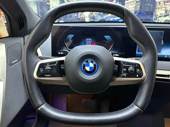 Фото 8 - BMW iX