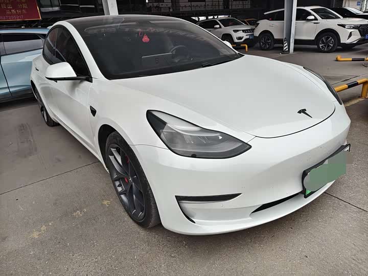 Фото 1 - Tesla Model 3
