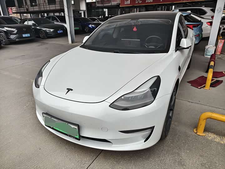 Фото 3 - Tesla Model 3