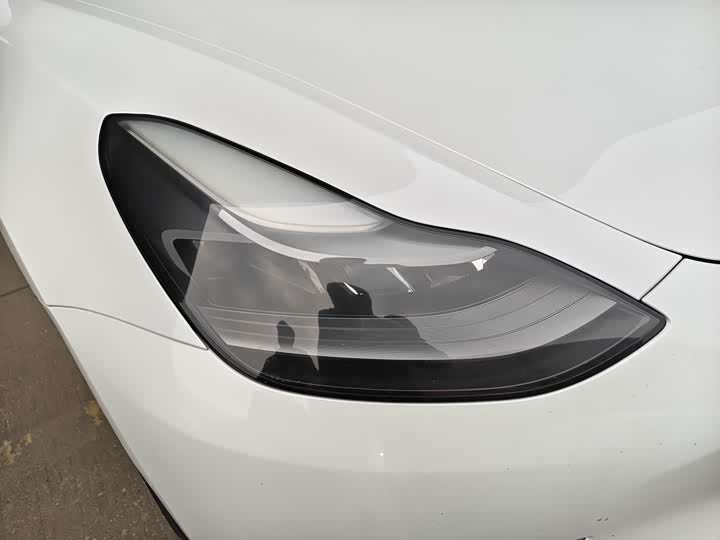 Фото 4 - Tesla Model 3