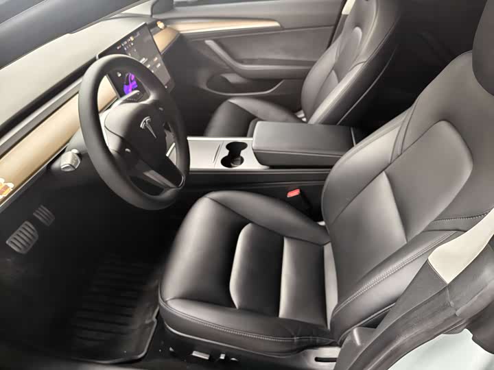 Фото 6 - Tesla Model 3