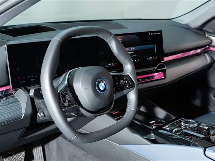 Фото 8 - BMW i5