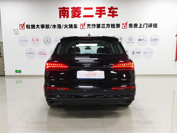 Фото 8 - Audi Q7
