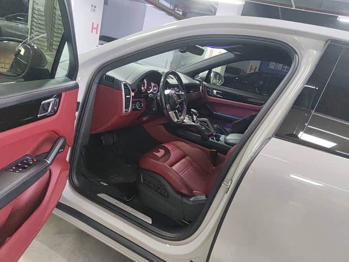 Фото 3 - Porsche Cayenne Hybrid