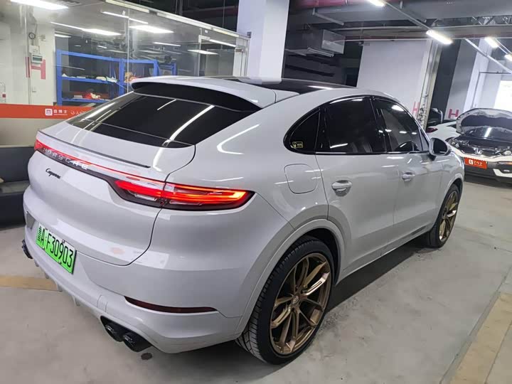 Фото 7 - Porsche Cayenne Hybrid