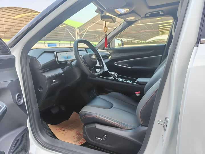 Фото 7 - Geely Atlas