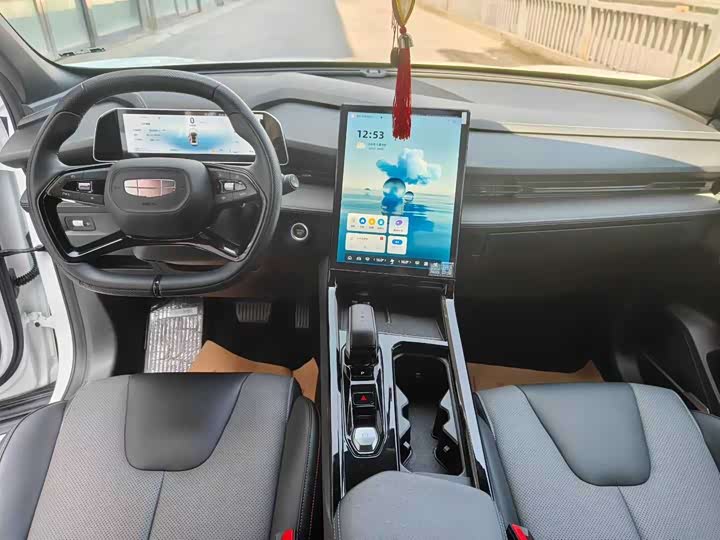 Фото 8 - Geely Atlas