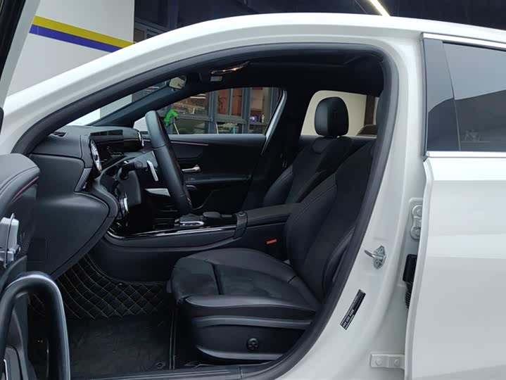 Фото 9 - Mercedes-Benz A-Class