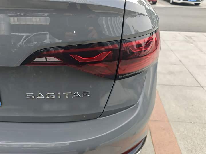 Фото 8 - Volkswagen Sagitar L