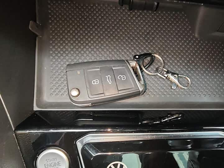 Фото 9 - Volkswagen Sagitar L