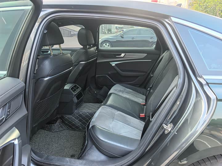 Фото 5 - Audi A6L