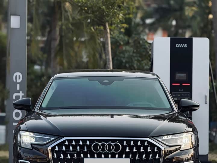 Фото 2 - Audi A8