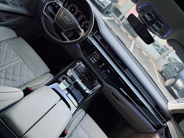 Фото 4 - Audi A8