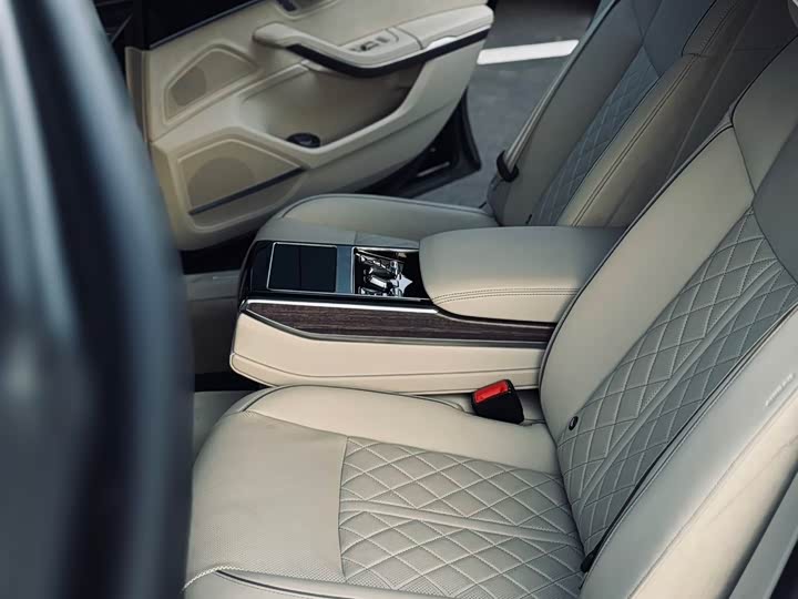 Фото 8 - Audi A8