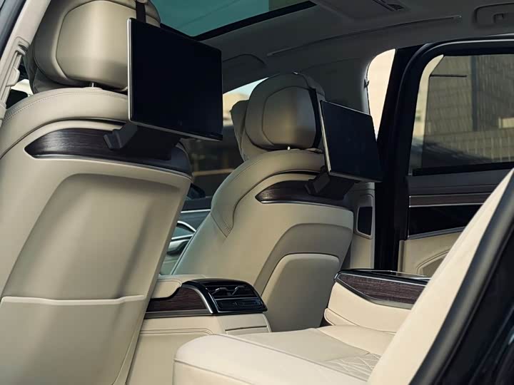 Фото 9 - Audi A8