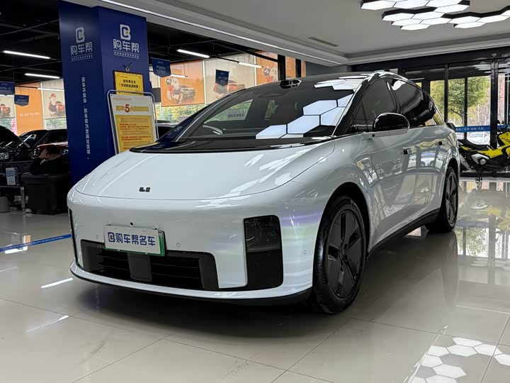 Фото 1 - LiXiang i8