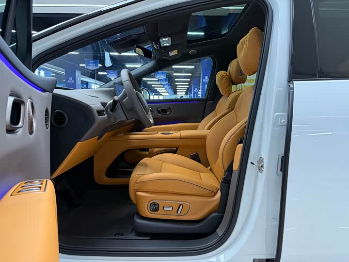 Фото 4 - LiXiang i8