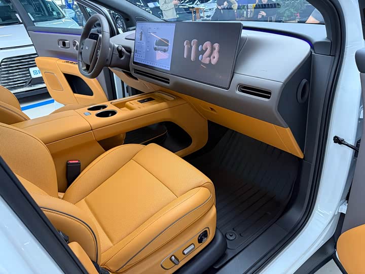 Фото 9 - LiXiang i8