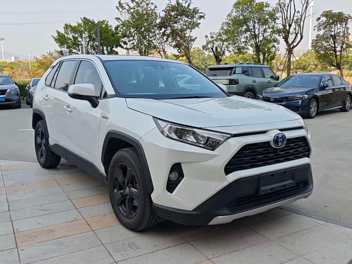 Фото 2 - Toyota RAV4