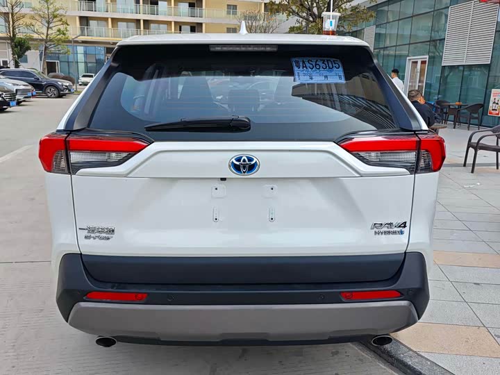 Фото 7 - Toyota RAV4