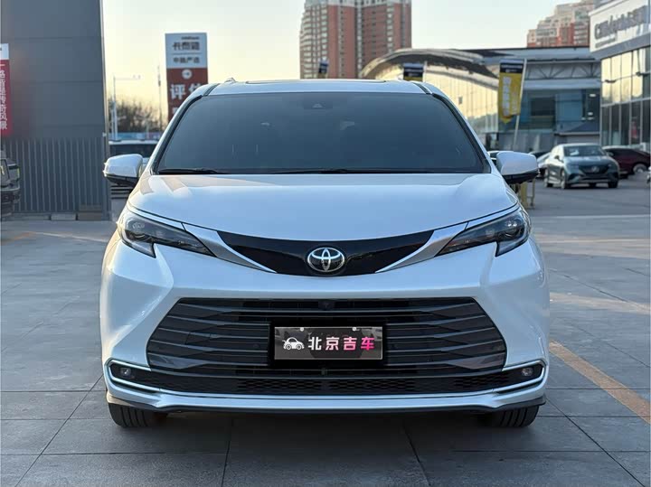 Фото 2 - Toyota Sienna