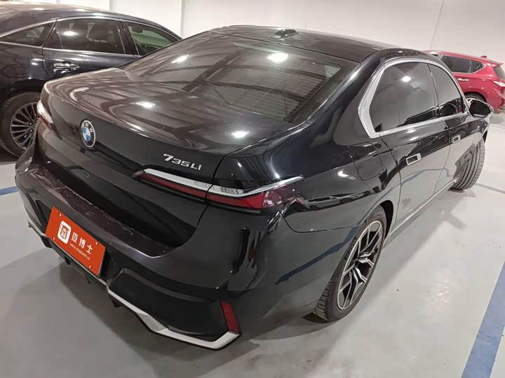 Фото 2 - BMW 7 Series