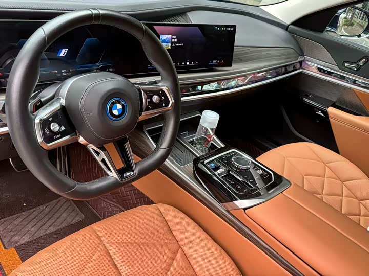 Фото 3 - BMW 7 Series