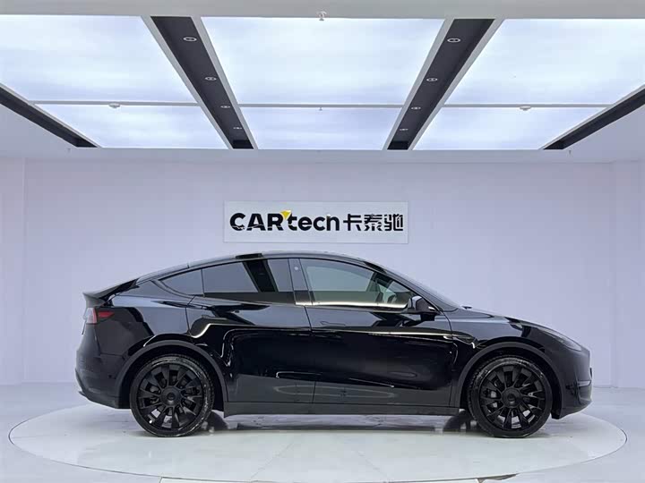 Фото 6 - Tesla Model Y