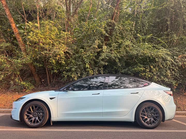 Фото 2 - Tesla Model 3