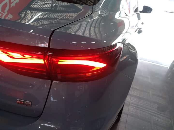 Фото 8 - Geely Emgrand