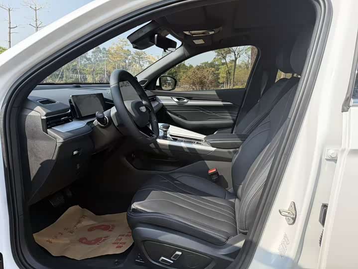 Фото 4 - Geely Preface