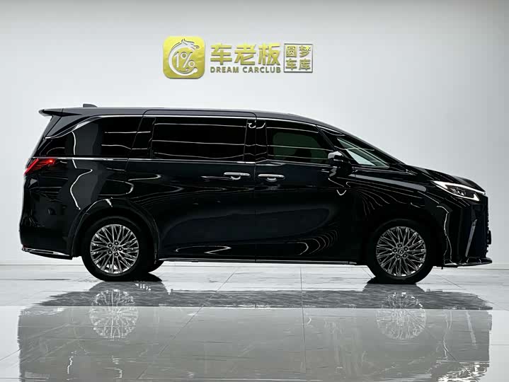 Фото 7 - Lexus LM