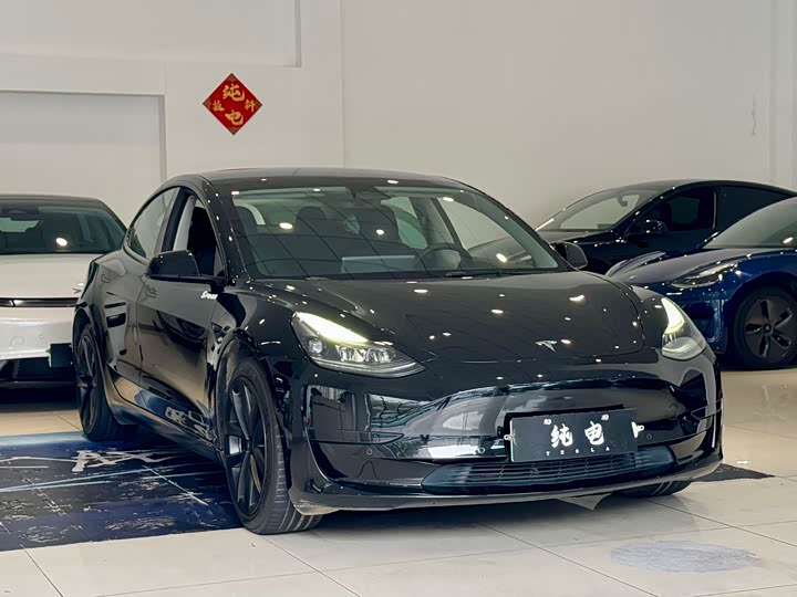 Фото 3 - Tesla Model 3