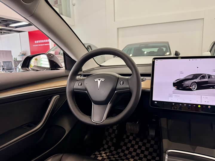 Фото 6 - Tesla Model 3