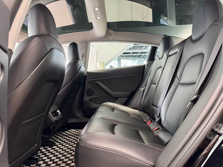 Фото 8 - Tesla Model 3