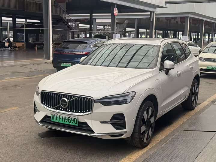 Фото 1 - Volvo XC60 Hybrid
